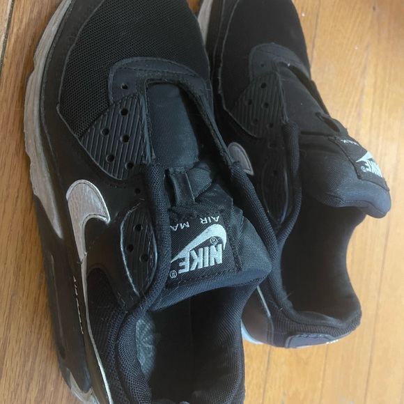 Air Max - Picture 2 of 3